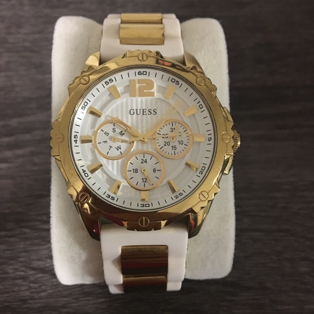 Guess Watch W0325L2